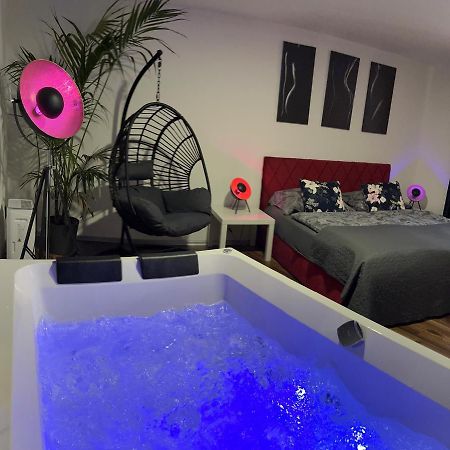 Fiftyshades Apartman S Virivkou 伊赫拉瓦 外观 照片